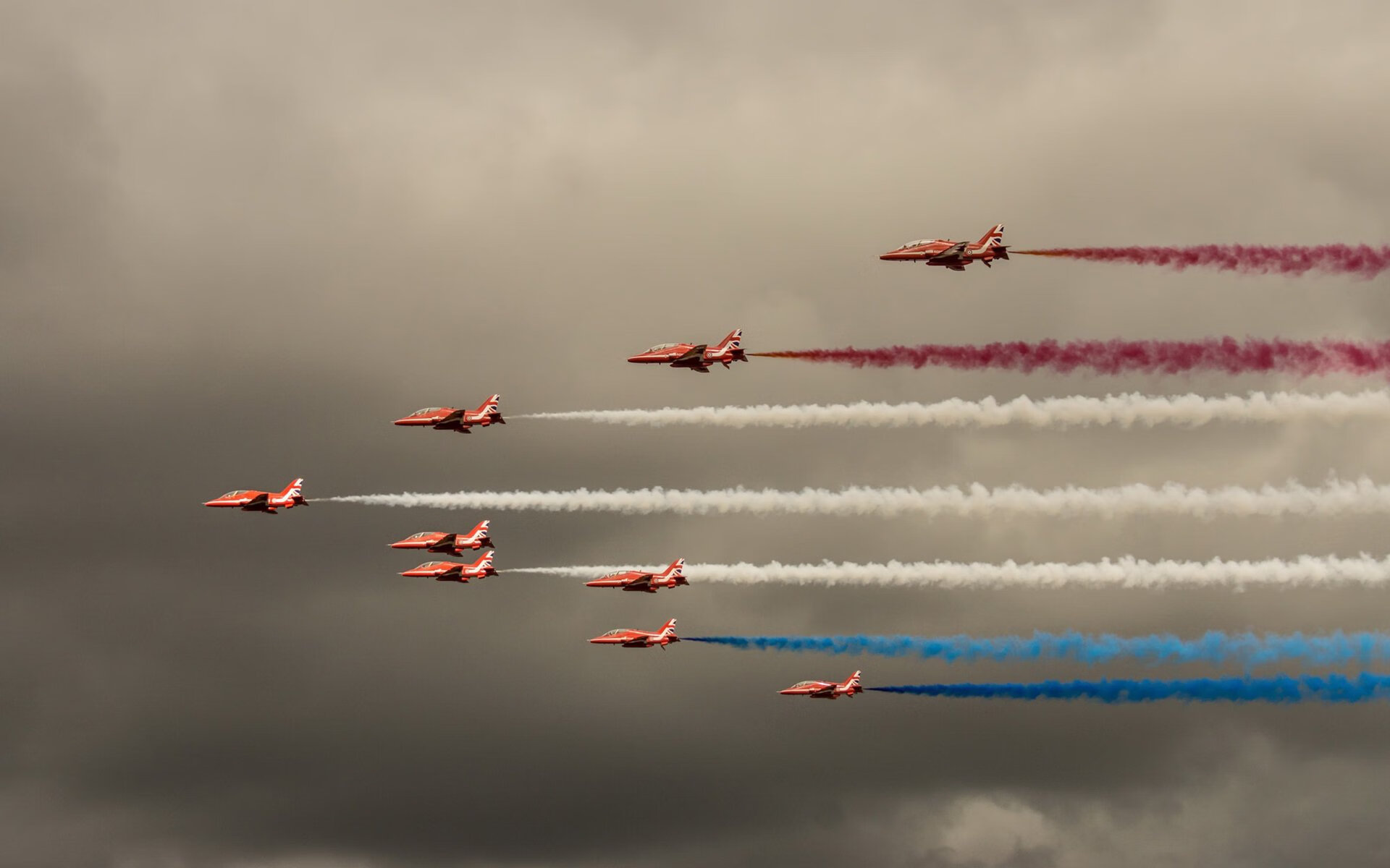 爱游戏中国官方网站平台-中国队中场卡瓦尼在巴黎奥运会上展现出强大的进攻组织能力，卡瓦尼进球庆祝动作